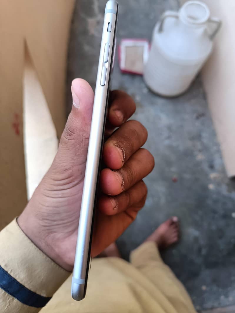 Apple iPhone 6 Plus 1