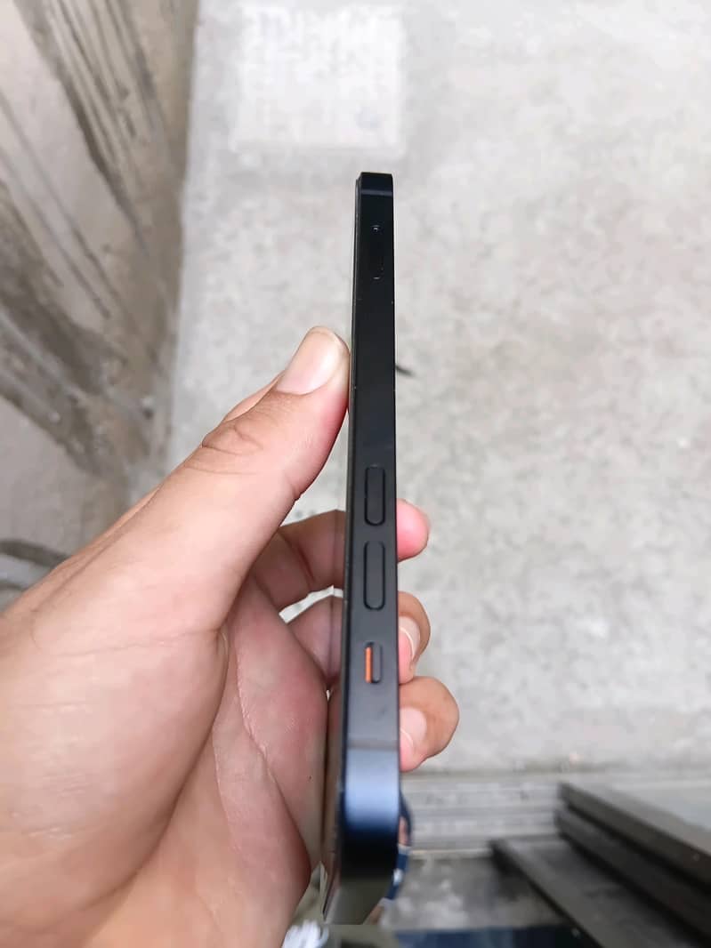 Apple iPhone 12 3