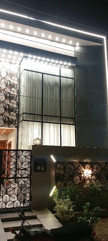10 MARLA ULTRA MODERN LUXURY HOUSE FOR SALE