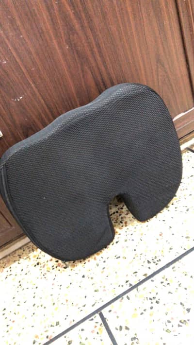 Black Car Seat Back Support Cushion (coccyx cushion)– Good Condition