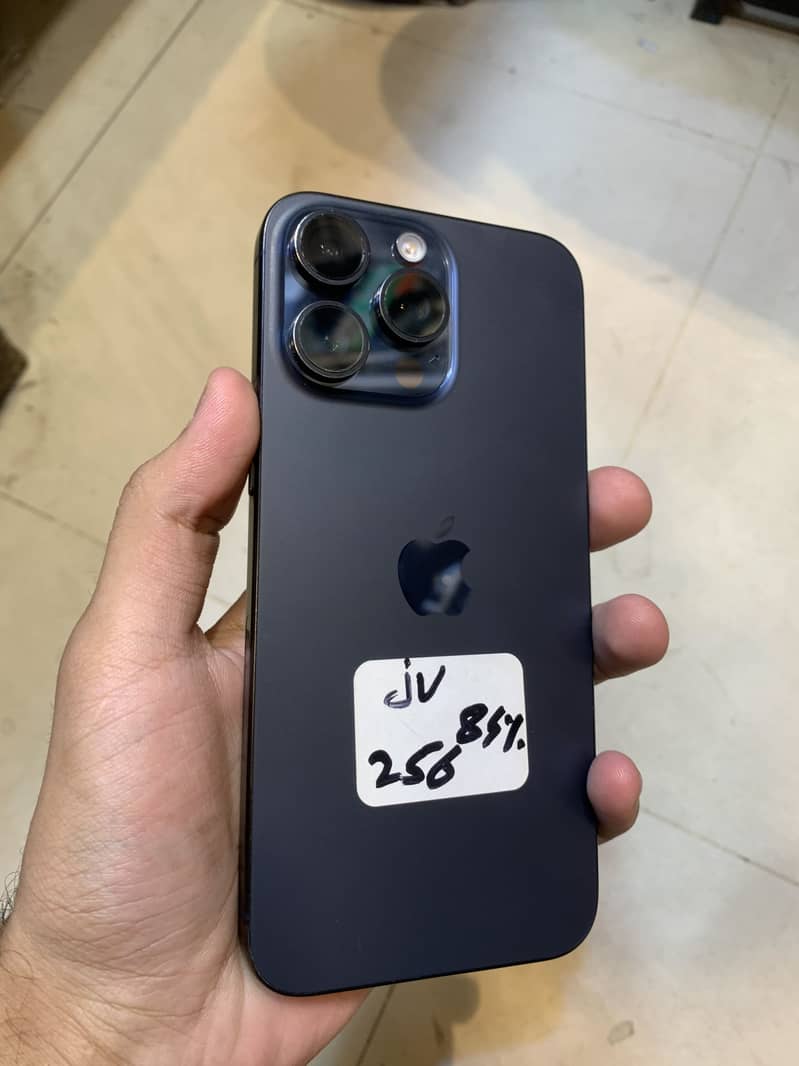 Apple iPhone 15 Pro Max 3