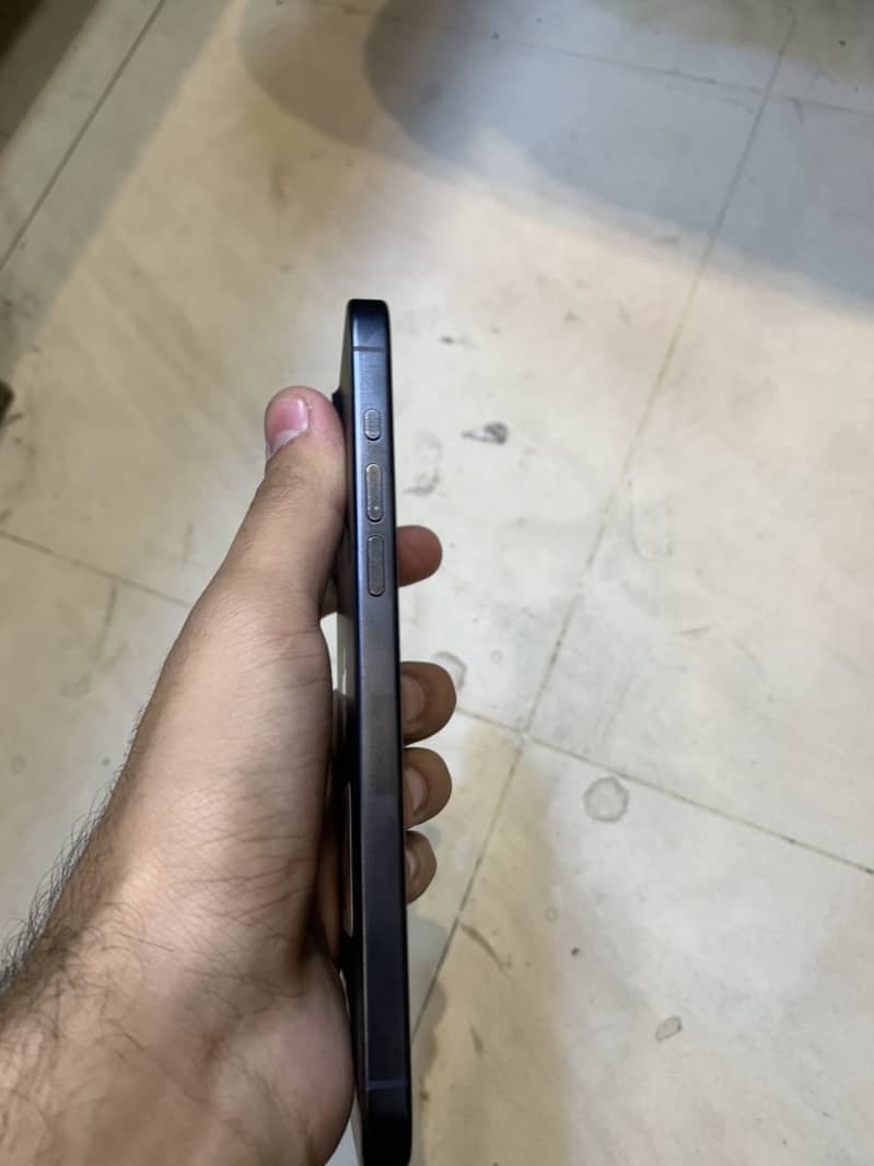 Apple iPhone 15 Pro Max 4