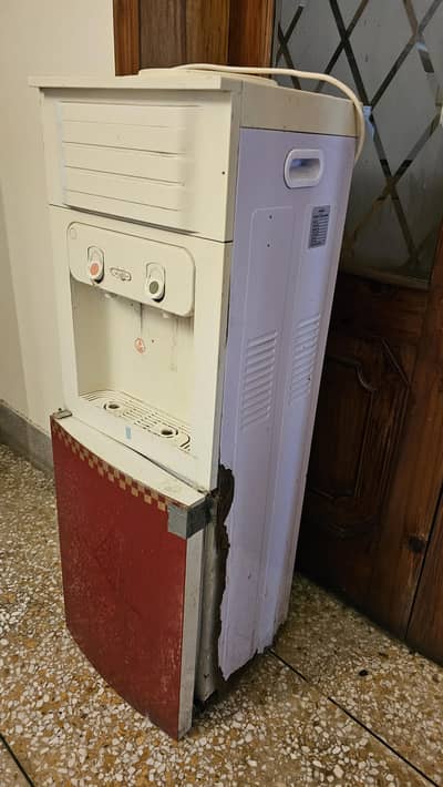 Rusted body water dispenser