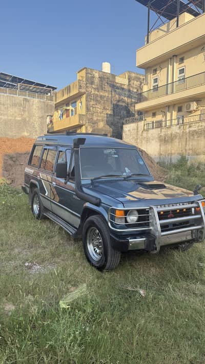 Mitsubishi Pajero 1990