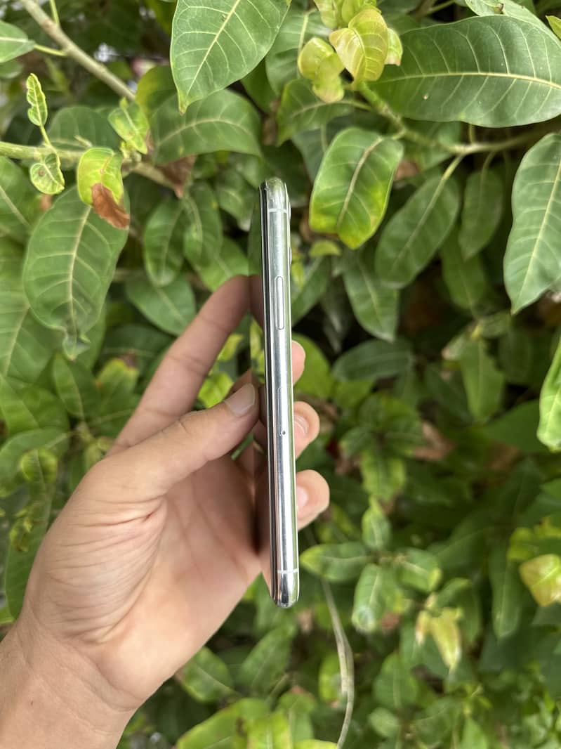 Apple iPhone 11 Pro 2