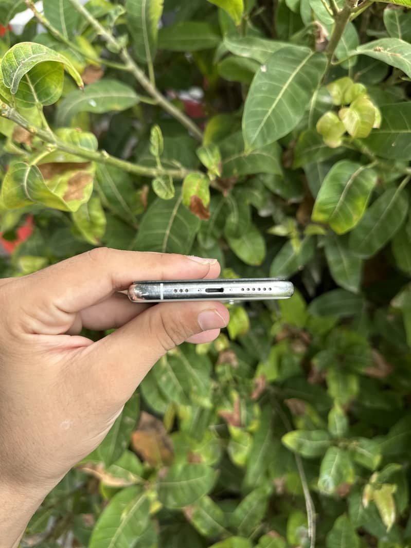 Apple iPhone 11 Pro 3