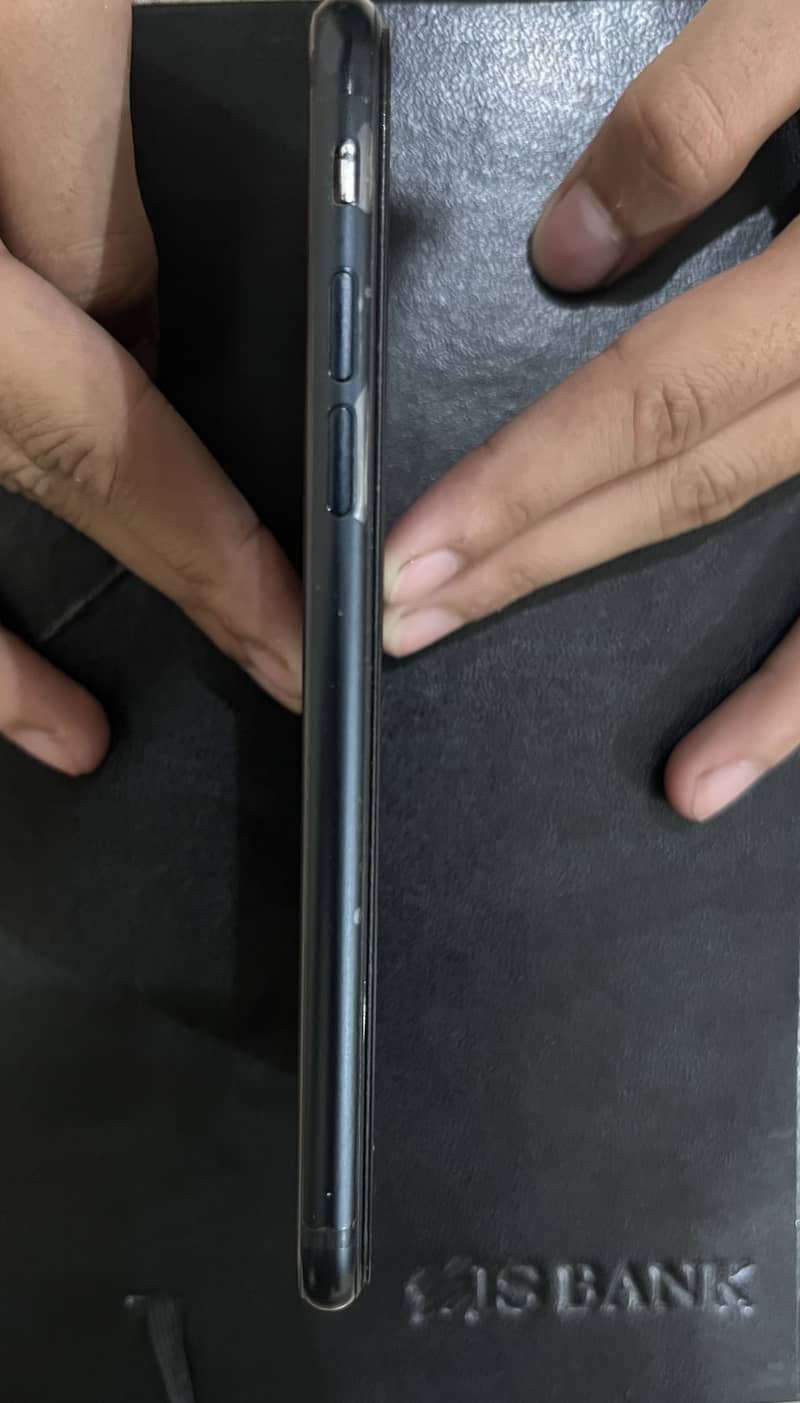 Apple iPhone SE (3rd Generation) 4