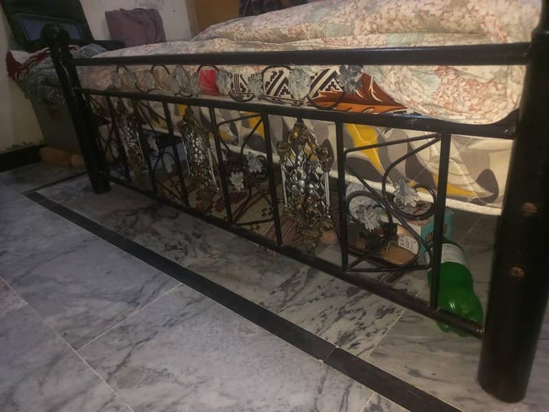 bed set with side table 0