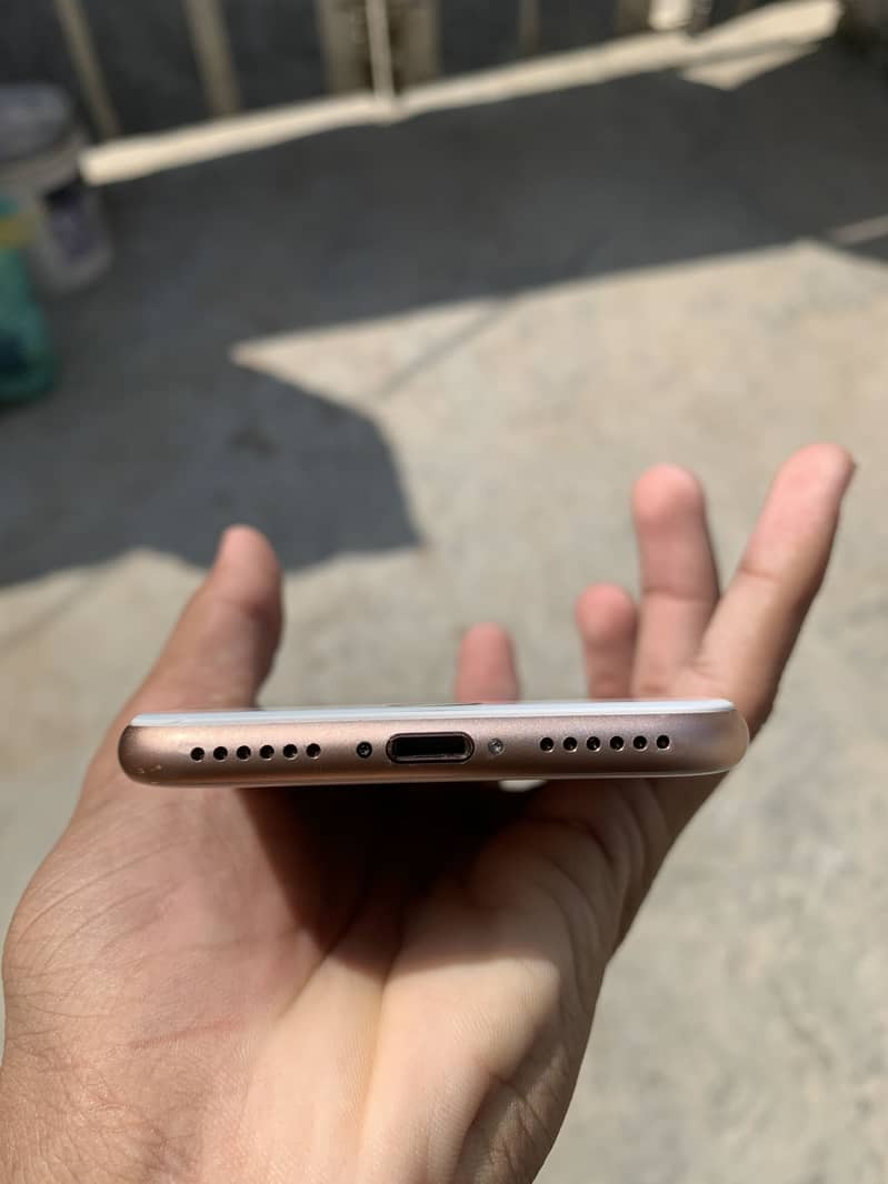 Apple iPhone 8 3