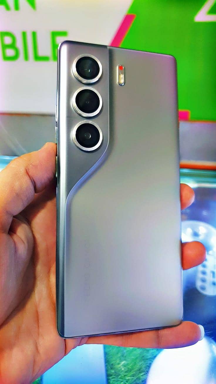 Tecno CAMON 40 Pro 1