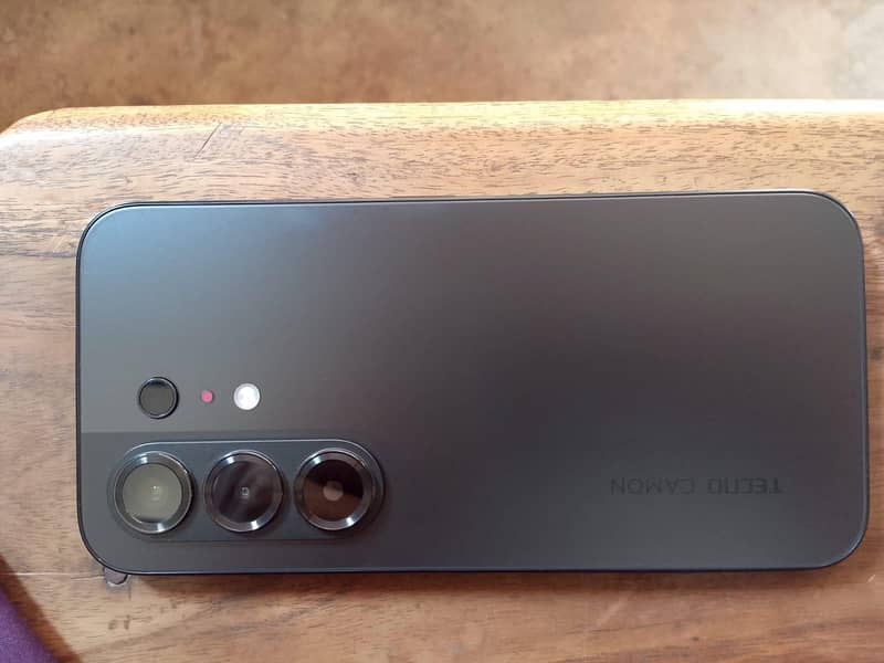Tecno  camon 50 1