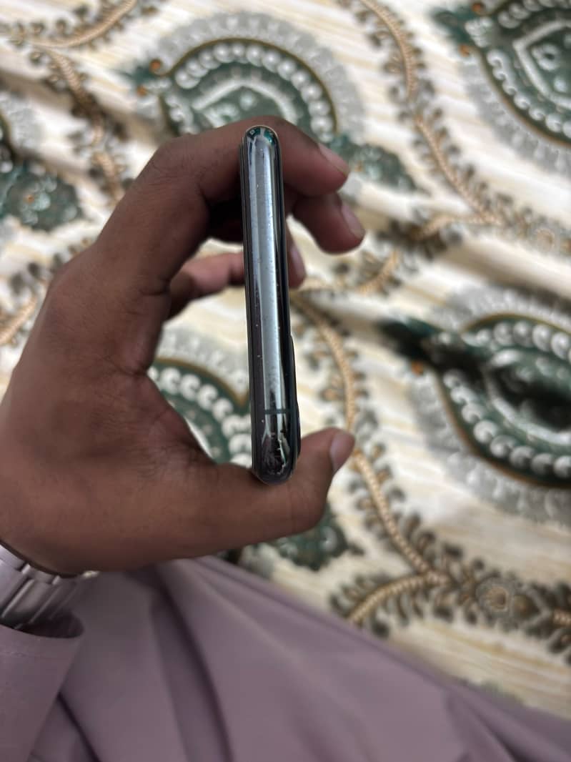 Apple iPhone 11 Pro Max 2