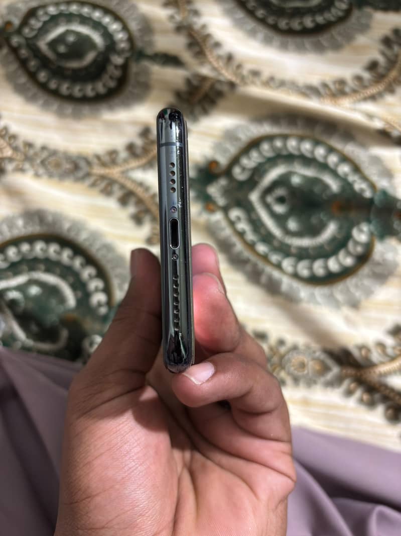 Apple iPhone 11 Pro Max 3