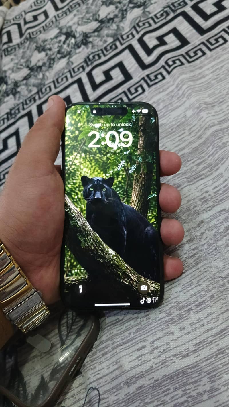 Apple iPhone 16 Pro 4