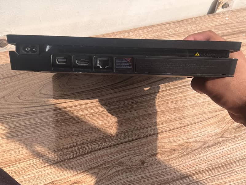 Ps4 slim 1