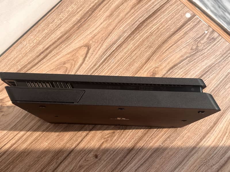 Ps4 slim 2
