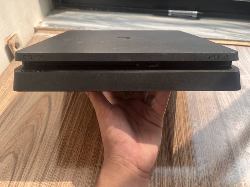 Ps4 slim 4