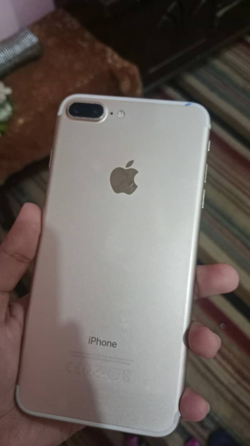 Apple iPhone 7 plus 1