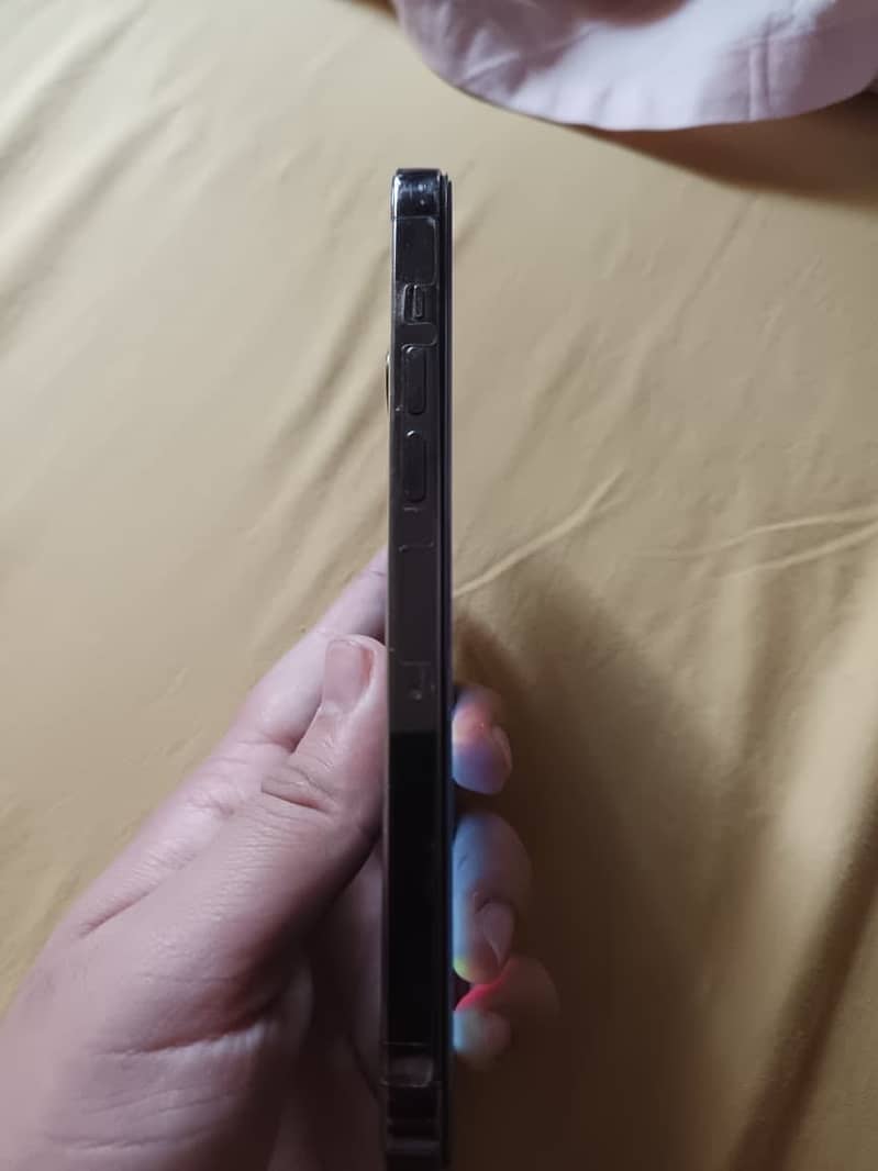 Apple iPhone 14 Pro Max 0