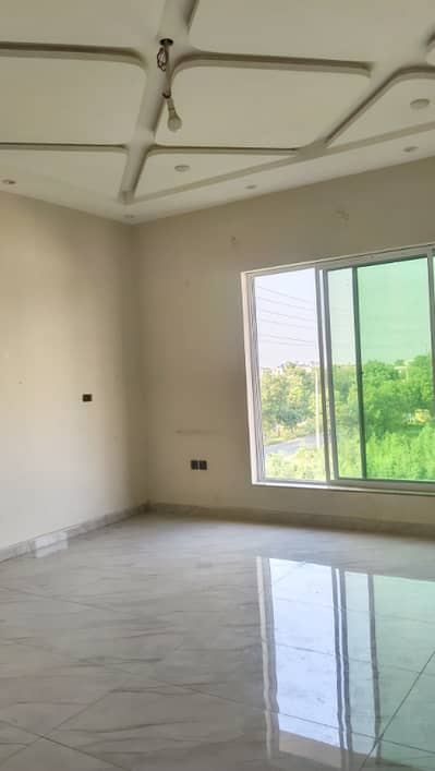 2 KANAL 2ND FLOOR AVAILABLE FOR RENT IN NFC 1 NEAR COLLEGE ROAD