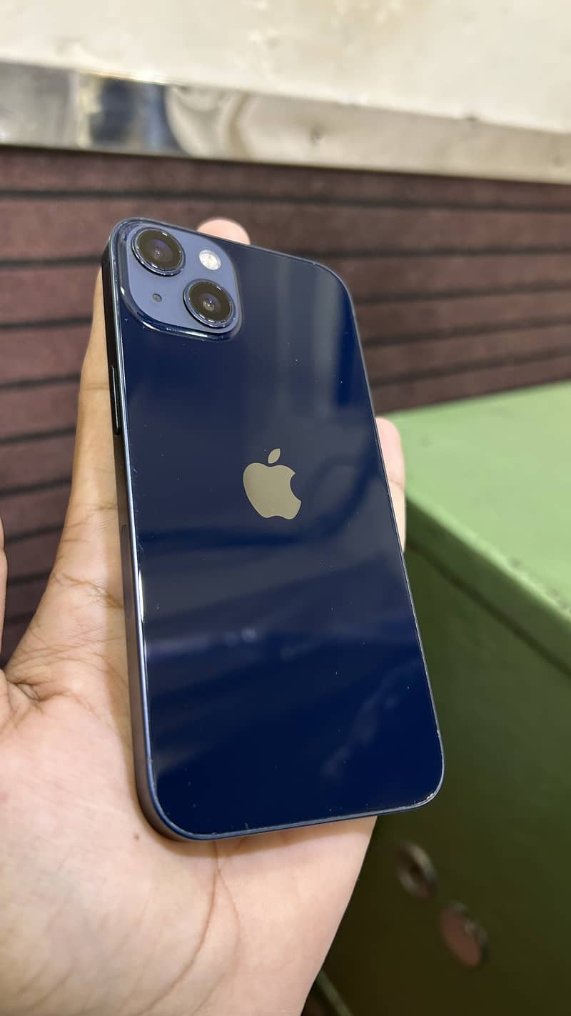 Apple iPhone 13 4