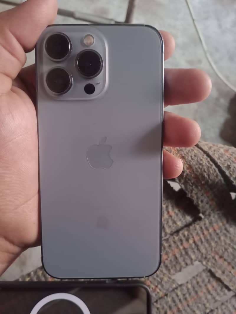 Apple iPhone 13 Pro 3
