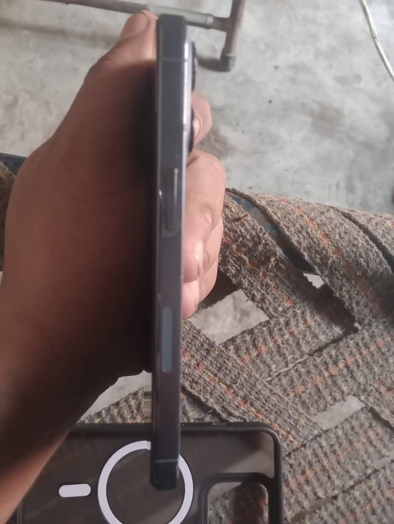 Apple iPhone 13 Pro 4