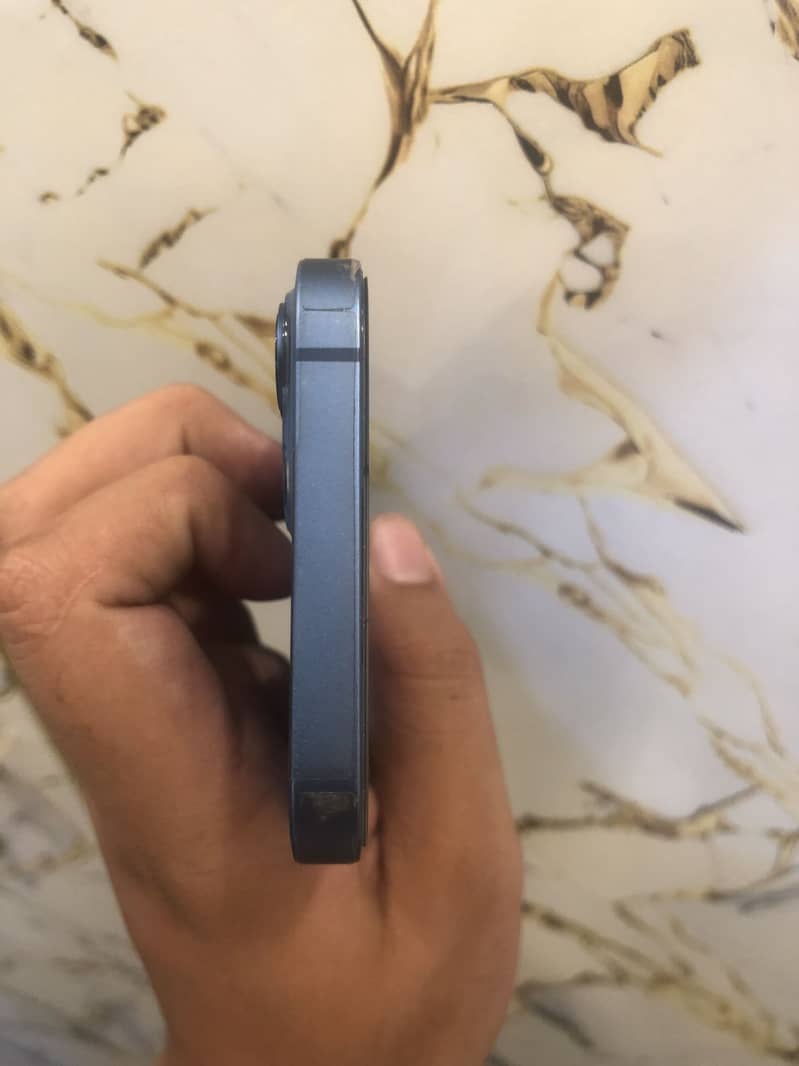 Apple iPhone 13 7