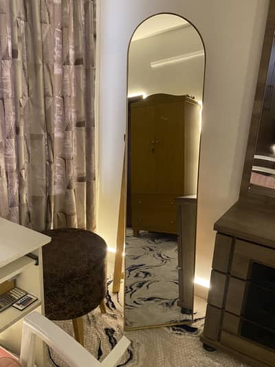 Standing mirror