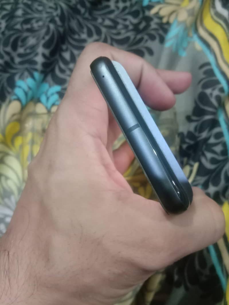 Google Pixel 8 4