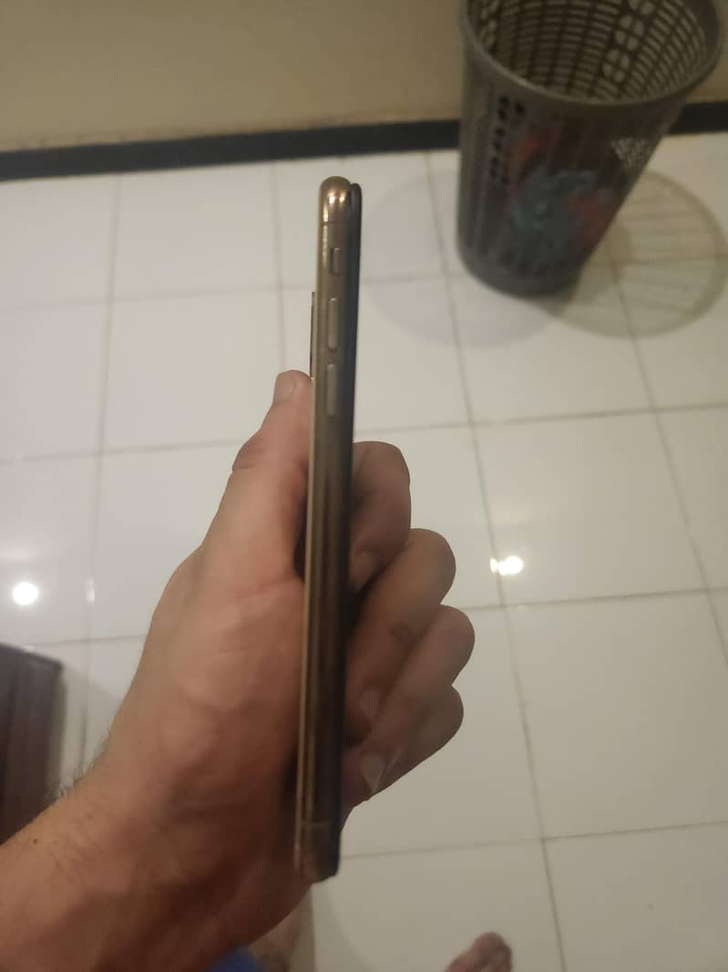 iphone xs 4