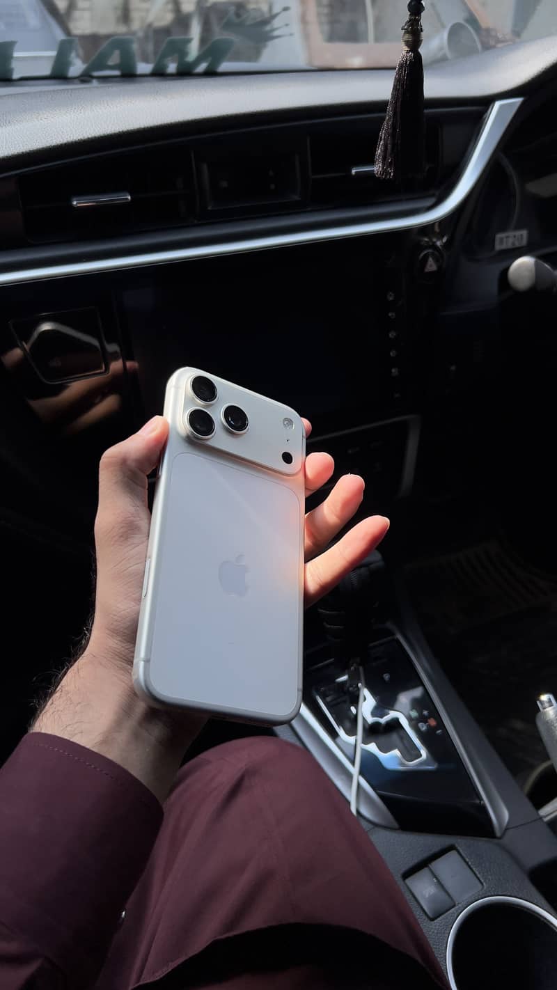 Apple iPhone 17 Pro Max 0