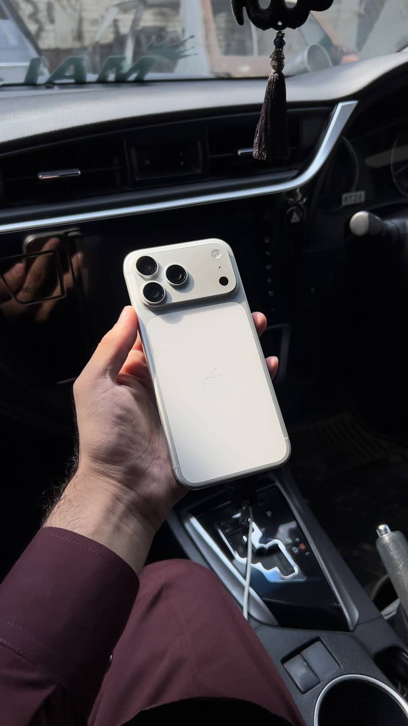 Apple iPhone 17 Pro Max 1