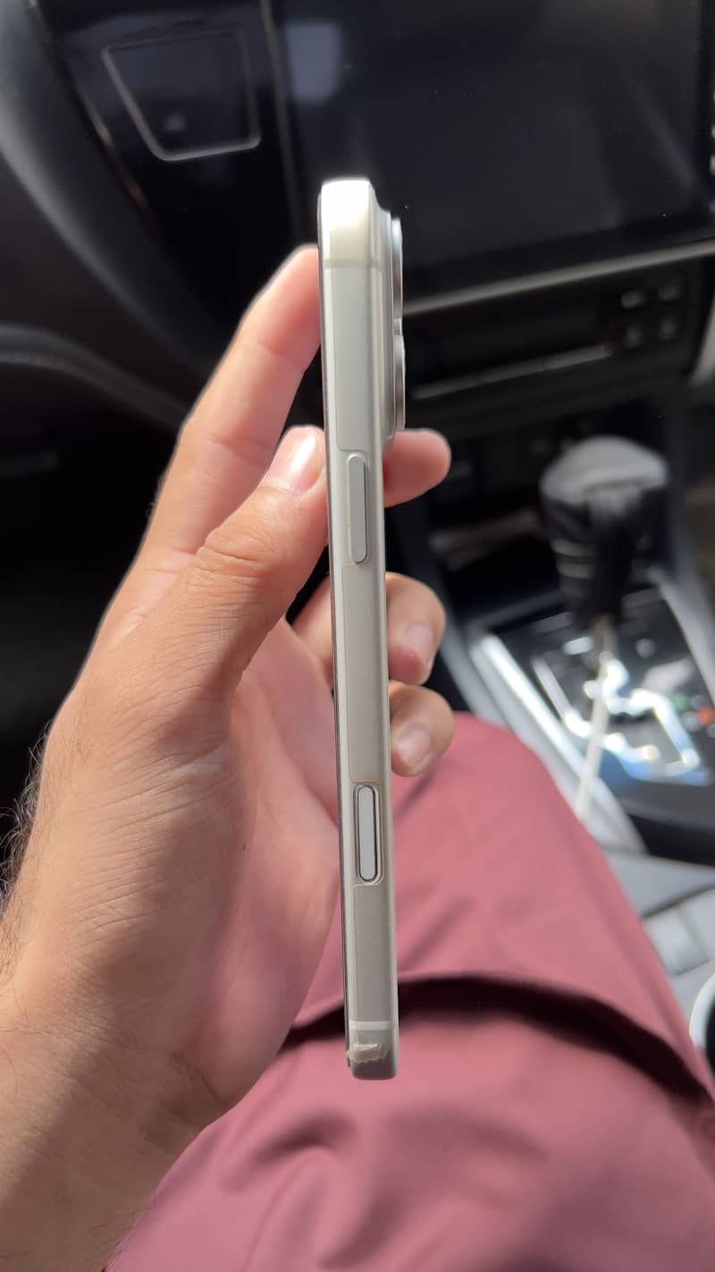 Apple iPhone 17 Pro Max 4