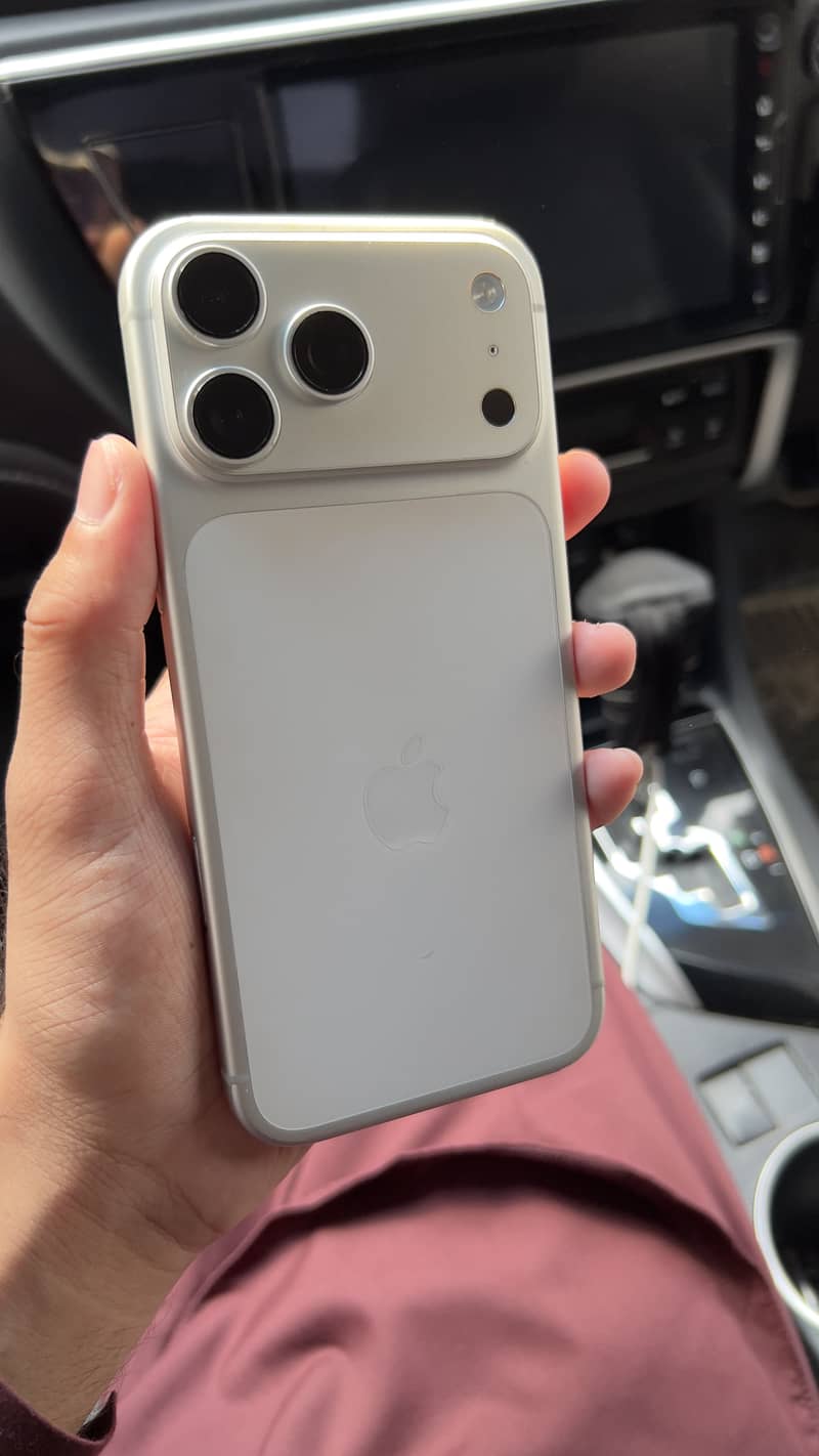 Apple iPhone 17 Pro Max 5