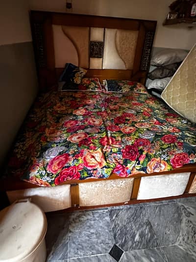 Want sale my double bed and singar tabel