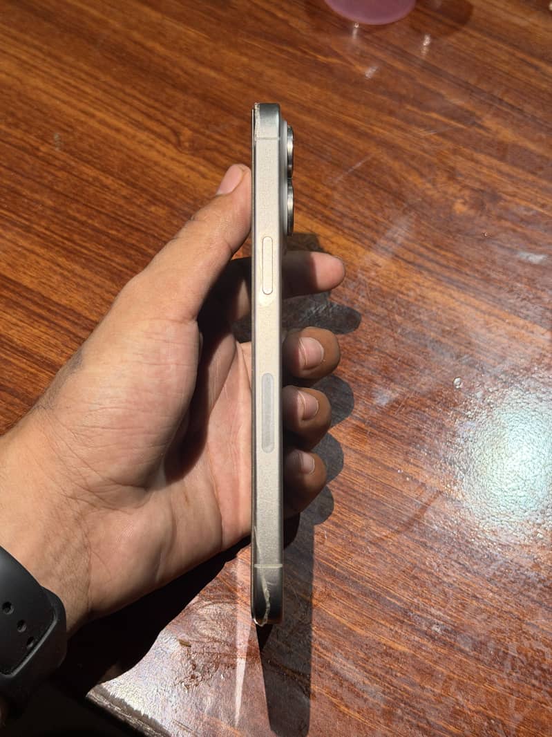 Apple iPhone 15 Pro Max 2