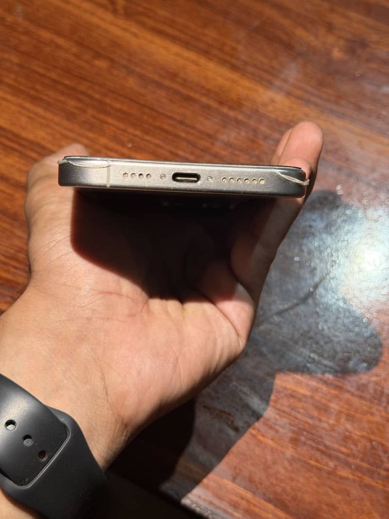 Apple iPhone 15 Pro Max 3