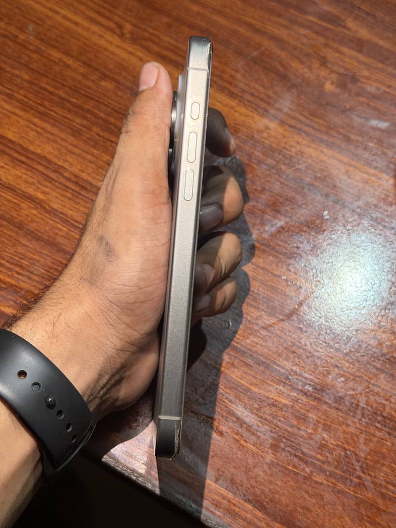 Apple iPhone 15 Pro Max 4