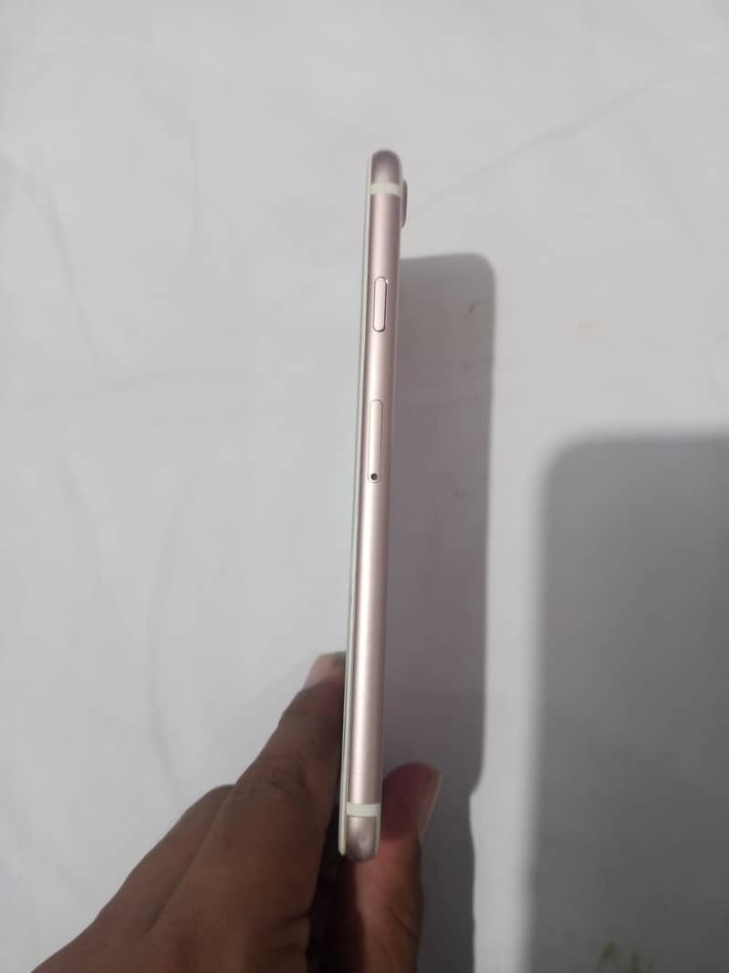 Apple iPhone 7 2