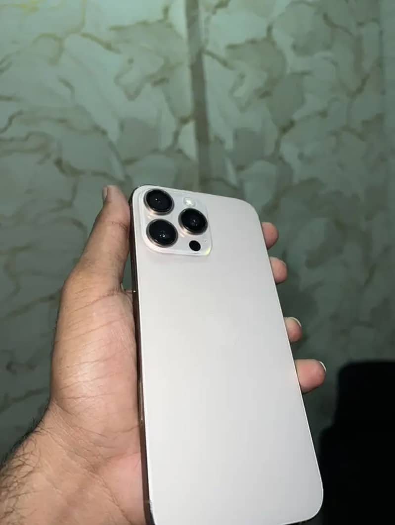 Apple iPhone 16 Pro Max 0