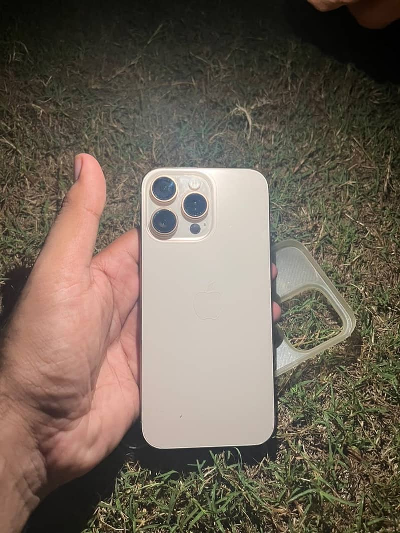 Apple iPhone 16 Pro Max 2