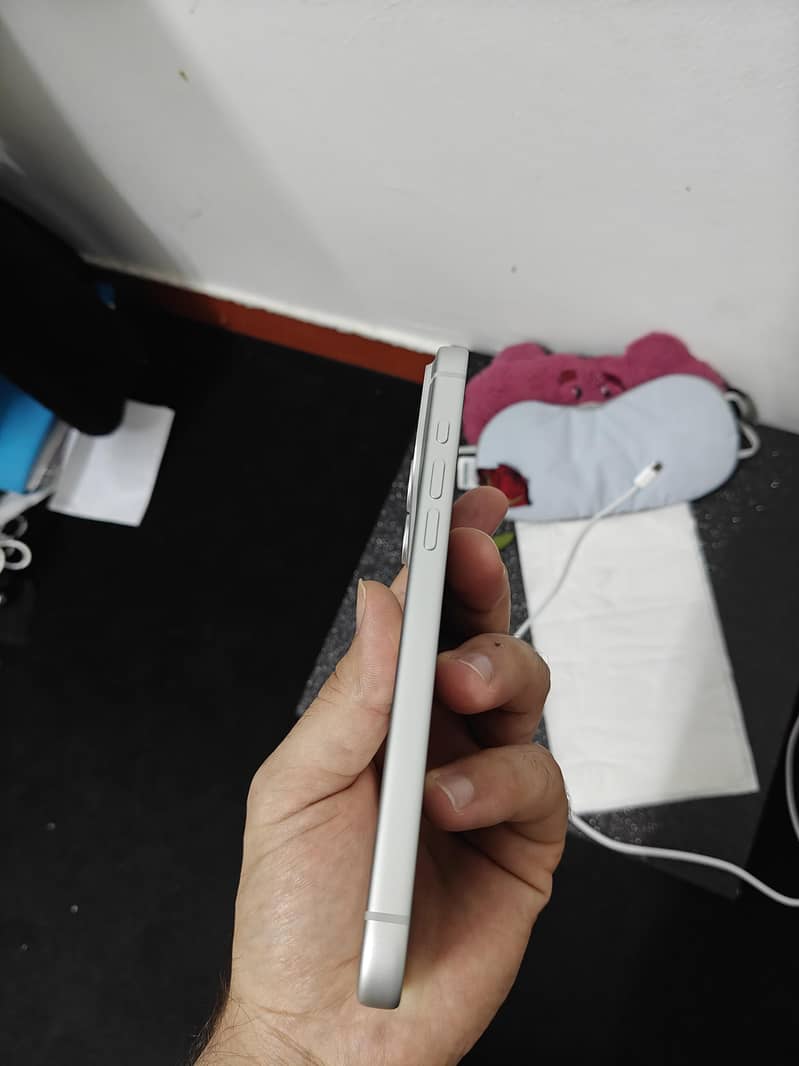 Apple iPhone 17 Pro Max 4
