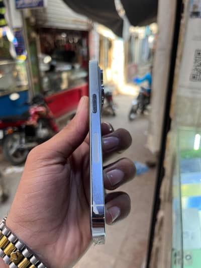 Apple iPhone 14 Pro jv