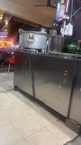 Quetta cafe ke Compleat saman with frezer