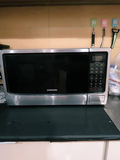 Samsung Microwave – Excellent Condition