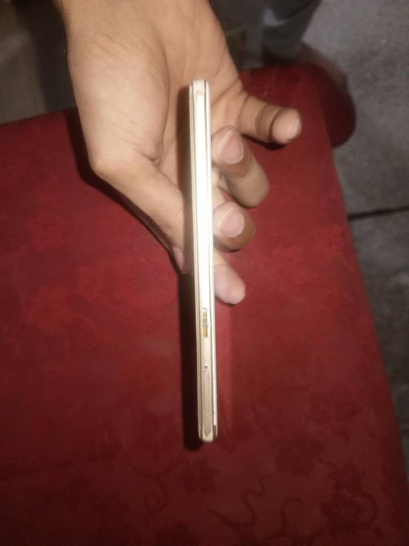 OPPO A37 2