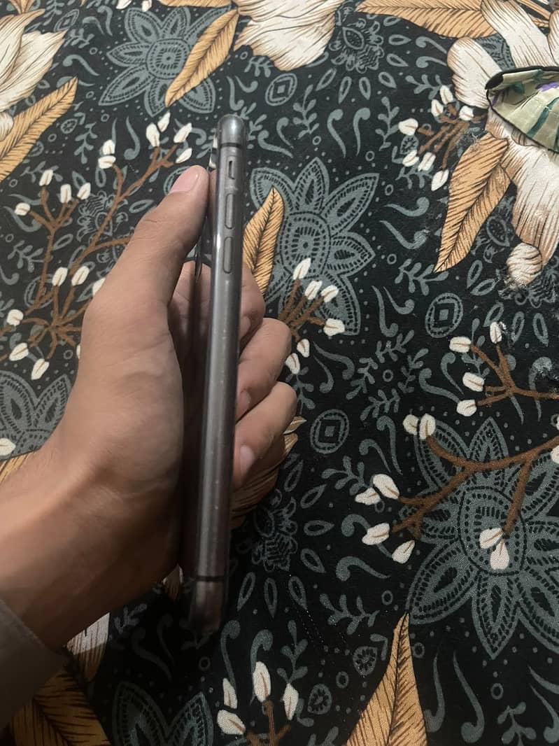 Apple iPhone 11 3