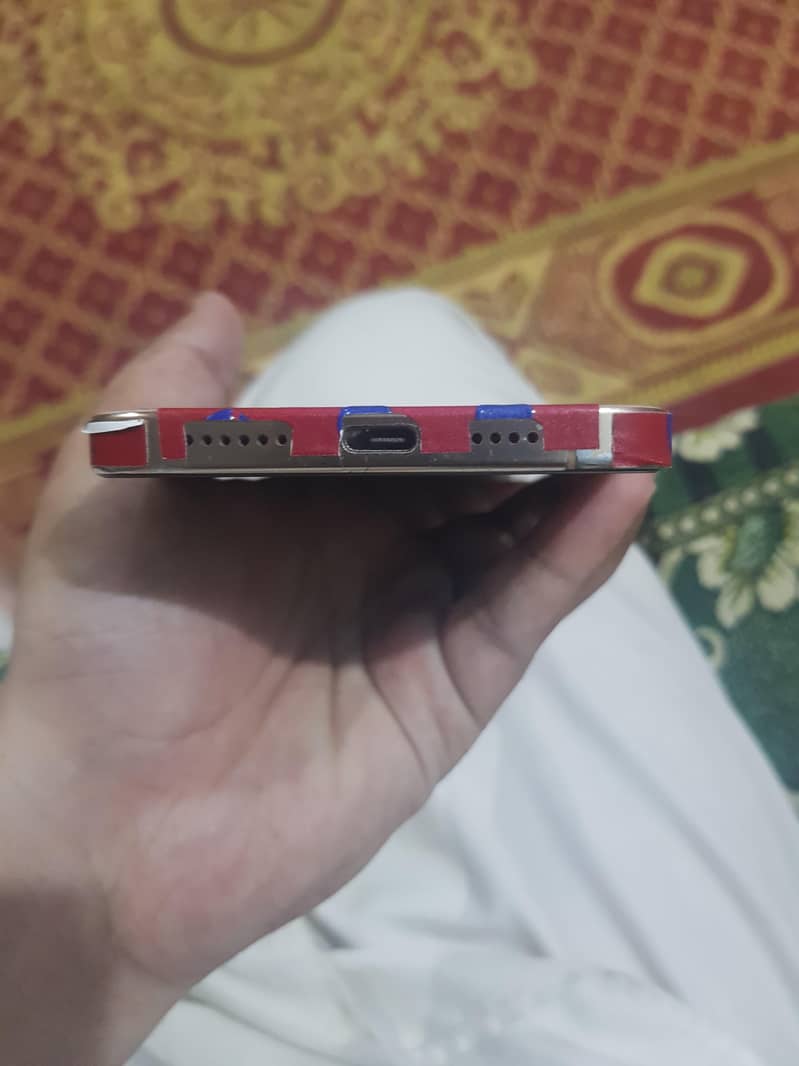 Apple iPhone 16 Pro Max 1
