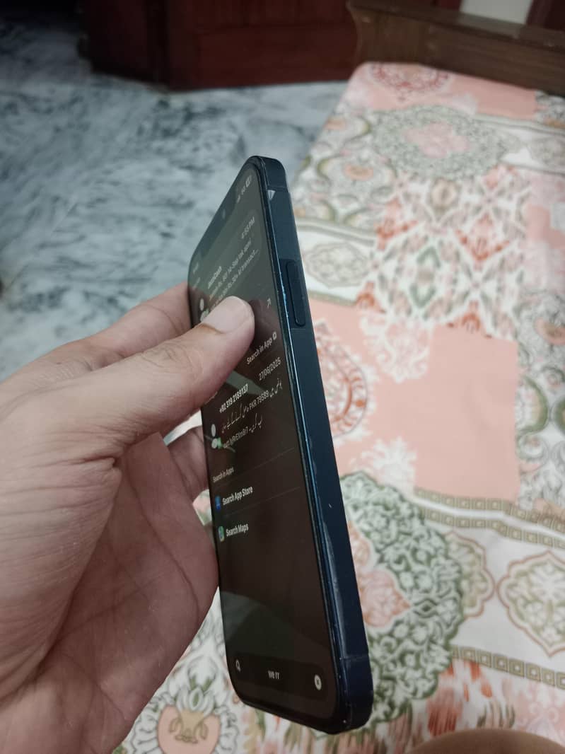 Apple iPhone 12 3